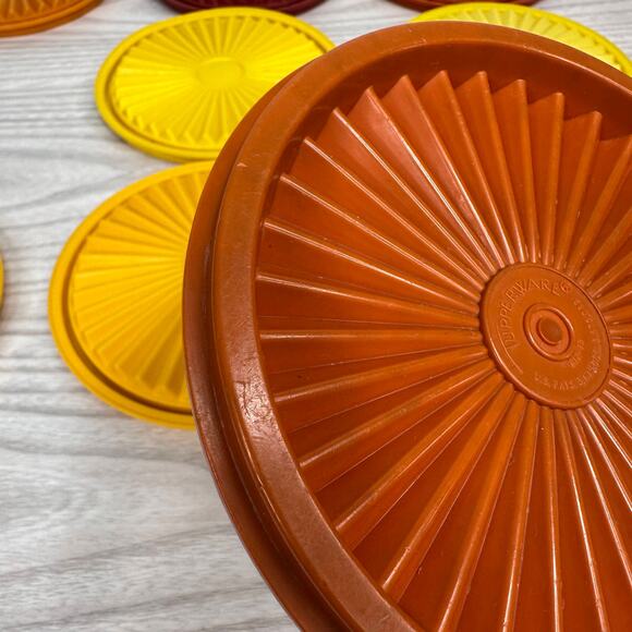 Tupperware Replacement Lids Set of 9 Vtg Starburst Seal Lid Cover 5" Multicolor - Picture 7 of 9